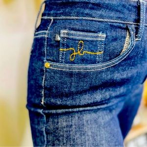 Judy blue mom Jean. Comfortable stretchy straight leg Jean 18w